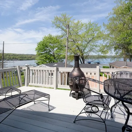 Charming 3-bedroom house in Conesus with lake access and dock for boat Hotels in Conesus