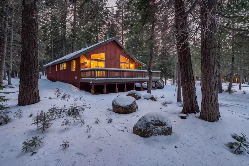 Modern upgraded Tahoe Donner 3BR mountain cabin! Pet friendly!