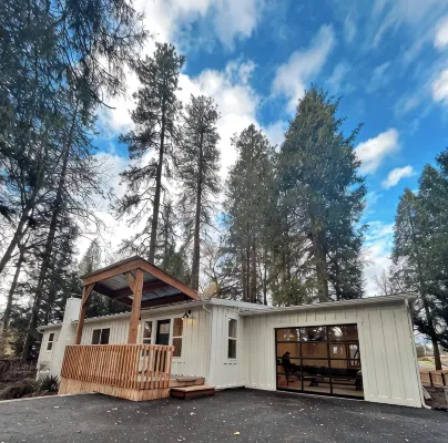 Rogue Reefs Riverfront Home - 4-Sterne