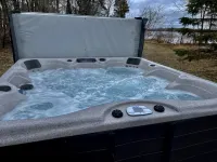 Beautiful Lake home w/hot tub, & 270 ft Lake Shore! - Wifi