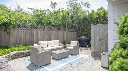 Cozy 4 bedroom cottage in town, with parking