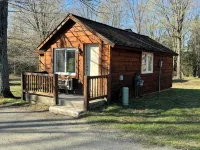 Cozy 2 bedroom cottage with full kitchen minutes from Pictured Rocks Cruises!