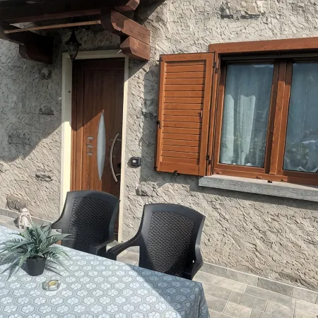 Beautiful apartment on Lake Como with private garden and lake view