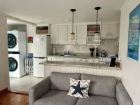 Walk to Town! Bike or Bus to Beach! Charming Cottage on Quiet, Private Lane - 2 Sao