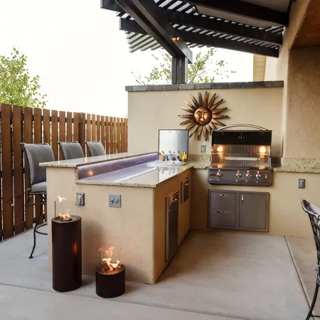 Family and Pet Friendly! Luxurious Backyard Amenities! Jacuzzi! Lots of Parking!