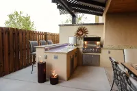 Family and Pet Friendly! Luxurious Backyard Amenities! Jacuzzi! Lots of Parking! -  Privatzimmer