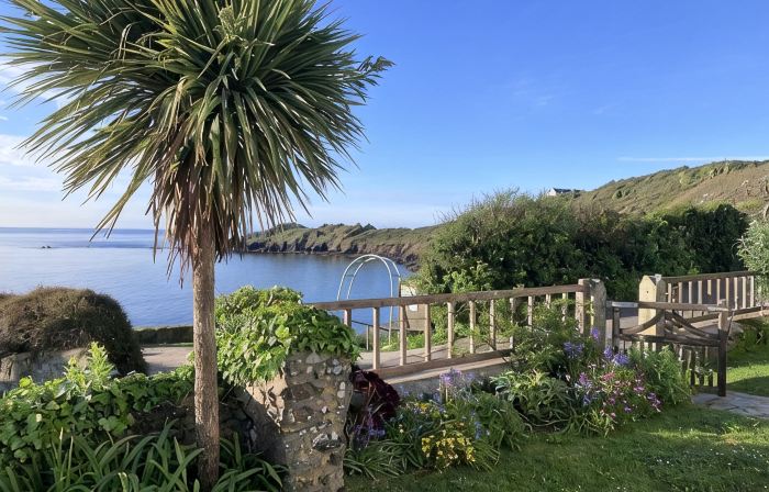 Superb Sea Views.Private Off-Road Parking.Fenced Garden. Light,Spacious & Airy.
