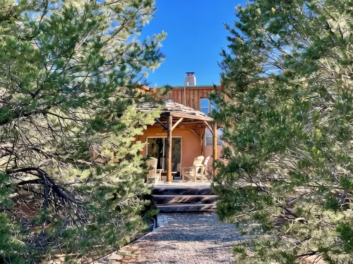 At Home in the Enchanted Forest of Carson between Taos & Ojo Caliente! - 온천