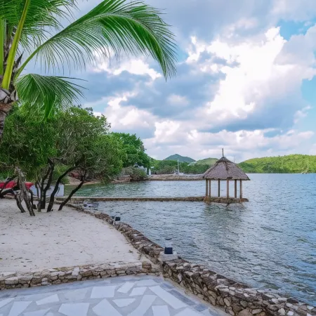 Stunning Luxe 220sm Villa by the Sea Entirely Private with Own Pool
