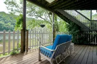 River Retreat with private apartment and deck on the beautiful Delaware River
