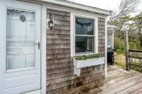 Classic Cape Cod Beach Cottage Steps to Private Beach or Stroll to Town! A/C ! - 3성급