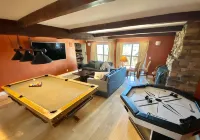 Modern 6 bedroom retreat, stunning lake views, close to village!