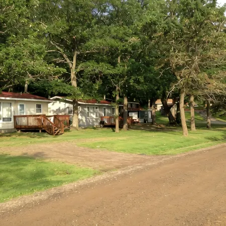Cozy Up North cabin on beautiful Lake Waukenabo