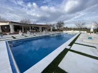6 Bed 3 Bath House Surrounded by 10 Acres of Vines w Pool, Jacuzzi, & Fire Pit. - Private Pools