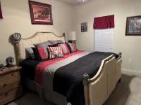 Walking Distance to UA Campus and Stadium at Houndstooth - Homestays