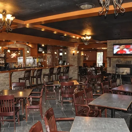 Twin Pine Inn & Suites