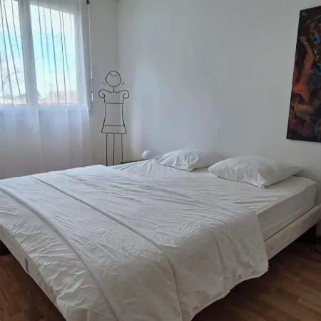 Beautiful renovated apartment 300m from the beach