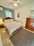Spacious 3 Bed, 2 Bath Winter escape, near beach, includes car