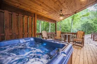 Deer Hollow Lodge: 4 Master Suites, Pool Table, Hot Tub & Fire Pit - 2 stjerner