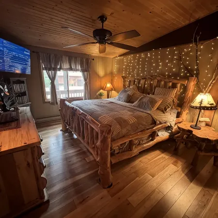 Lake View 2 Bedroom House on Lake Delton Resort. Beaches. Pool. Playground!