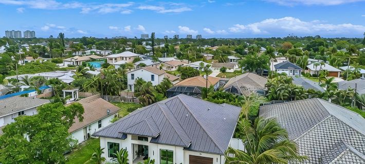 Maple Shore Homes Welcomes you to Modern Oasis Naples Park! Hotels in North Naples