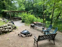 Waterfront Retreat on Mini "Golden Pond" 10 Miles Lake George - Homestays
