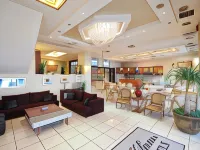 Crystal City Hotel Отели рядом с достопримечательностью «Мечеть Тзисдаракис»