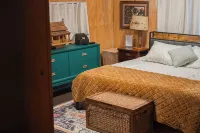 Rustic Cabin w/ 29 Acres. Hot Tub, Wood Stove, Nature Trails, Pet Friendly &More