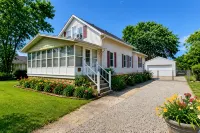 Family sized home 3 Minutes to the Jet Express and 30 minutes from Cedar Point! - 2-Star