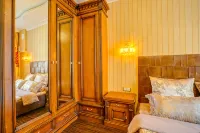 Golden Hotel