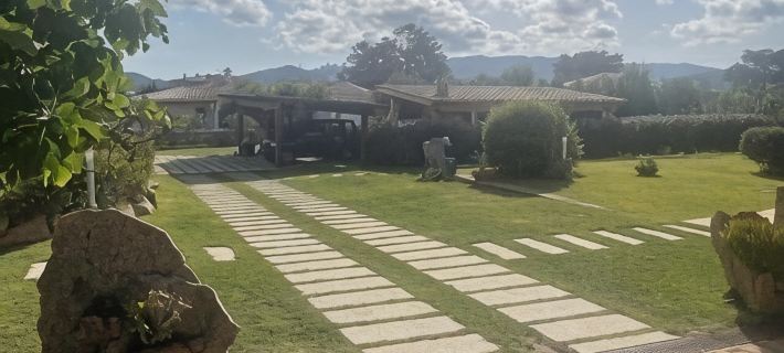 Lovely apartment with private pool 100 meters from the beach Hotels in Arzachena