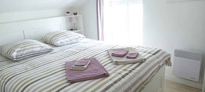 Quiet, Small House with Terrace, Parking Space, Downtown Bayeux Ξενοδοχεία στην πόλη Bayeux