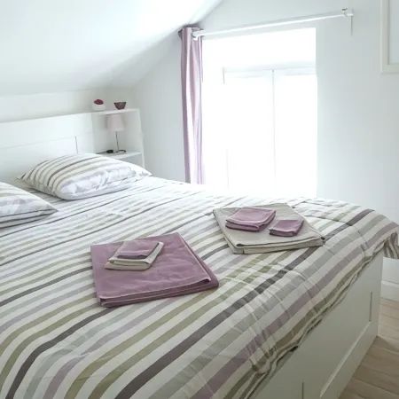 Quiet Tiny House with a Patio and 1 Parking Space, Right in the Heart of Downtown Bayeux