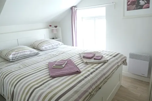 Quiet, Small House with Terrace, Parking Space, Downtown Bayeux - 3-Star