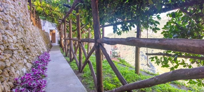 Poggio Angelarosa: Double Room in Lemon Garden on the Hills of the Amalfi Coast Hotels in Scala
