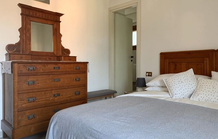 Casa Savina, Stunning Lake and Mountain Views, Private Garden With Parking Space
