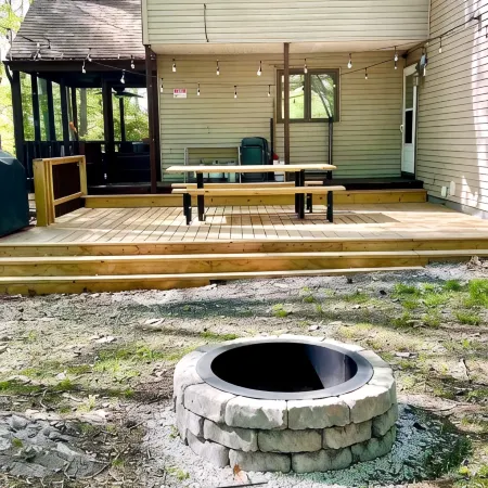 3-bedroom house in serene Saw Creek Estates with WiFi, AC, access to pools, lake