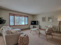 Breezy Hills - Unit 2; Lake Bemidji, King Bed, Kayaks, PB Trail Private Access Hotels in Bemidji
