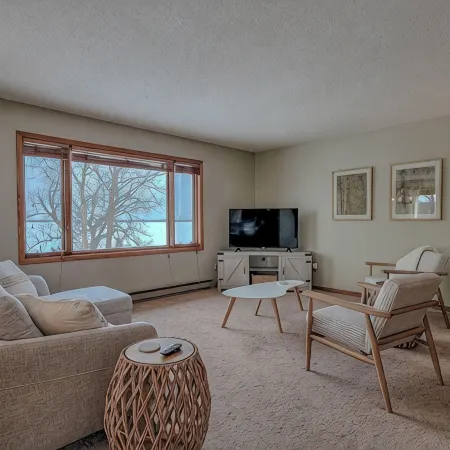 Breezy Hills - Unit 2; Lake Bemidji, King Bed, Kayaks, PB Trail Private Access