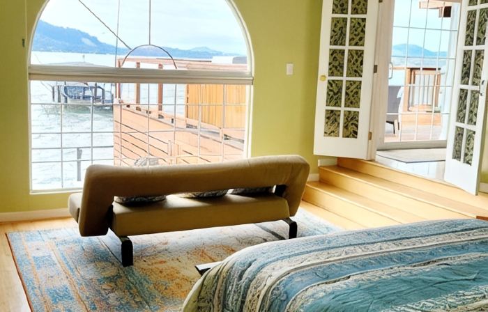 Lakefront Home with Amazing Views, Private Dock, Kayaks, Gameroom
