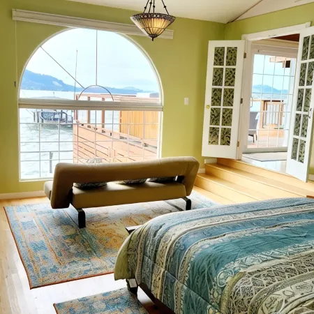 Lakefront Home with Amazing Views, Private Dock, Kayaks, Gameroom