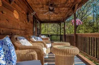 Private and Spacious Cabin with Hot Tub, Pool Table and Arcade