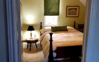 Comfortable and elegantly appointed home in this unique small port town. - Boutique