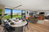 Heated Pool | Gym | Sauna | Hot Tub - Bungalows