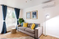 Breezy-2BR-Gated Unit w Kitchenette - Holiday Apartments