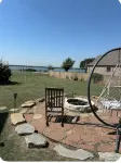 Cozy 2-bedroom caravan in nice Cleburne with AC, WiFi