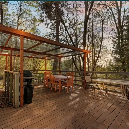 Forest Cottage Large Group Retreat 27 Beds Sleeps 47