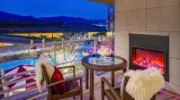 Fairmont Pacific Rim - Dağ Manzaralı