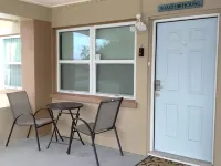Beach Style House w/ large backyard, close to fishing, canoeing, and beaches Hotels in West Bradenton