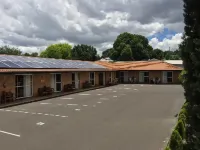 White Lanterns Motel - parking